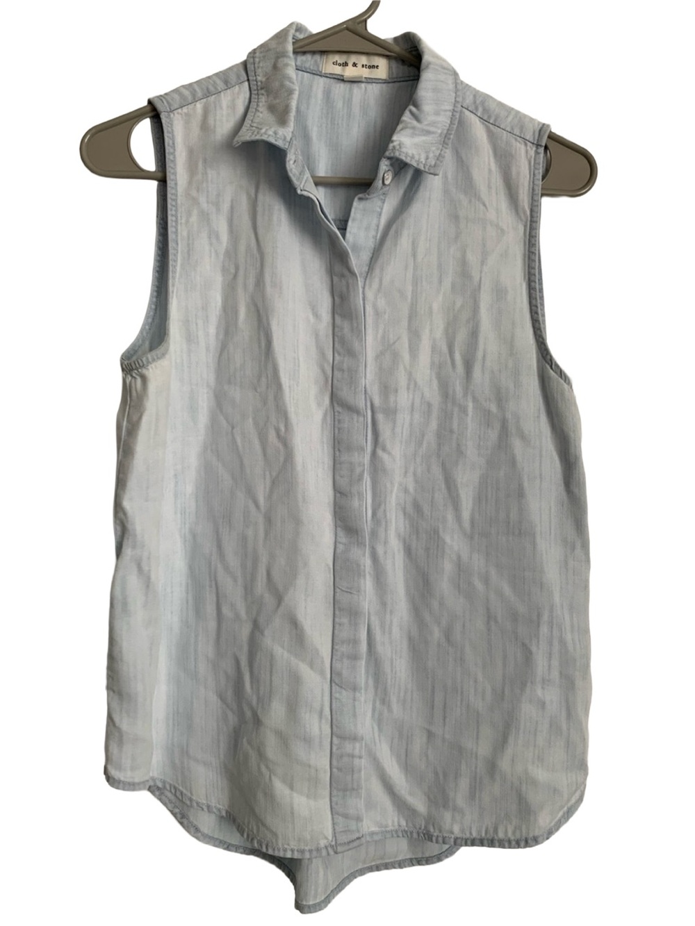 CLOTH & STONE Women’s Light Blue Chambray Tencel Sleeveless Button Down Blouse